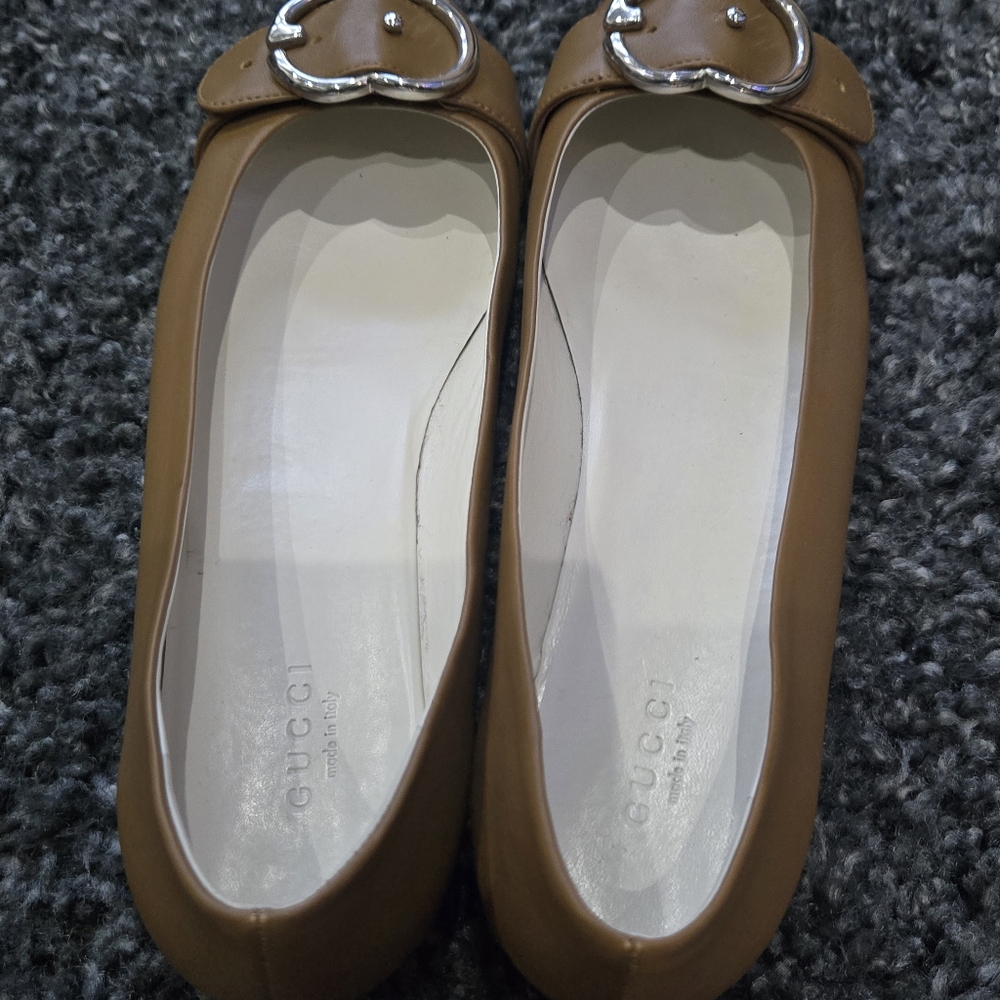 Gucci Sachalin Ballet Flat Taupe Leather Silver Logo Sz 38 - Picture 3 of 13